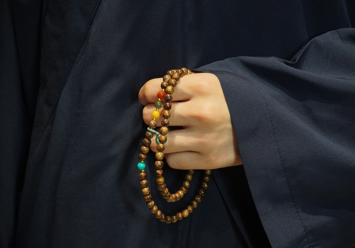 Sacred Agarwood & Agate Lotus Bracelet - A Convergence of Nature and Spirituality